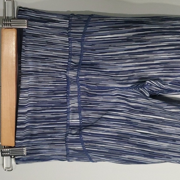 GapFit pants women's sz xs blue white abstract vertical lines activewear… - Picture 4 of 12